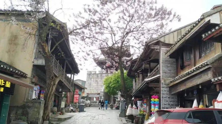 琉璃里钟离城的青团是什么食物？